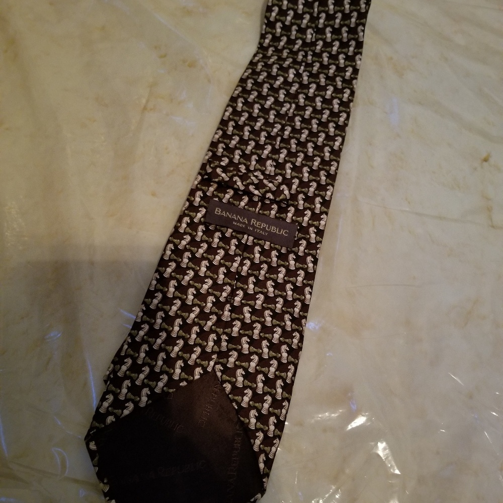 Banana Republic Necktie/Chess Knights & Pawns